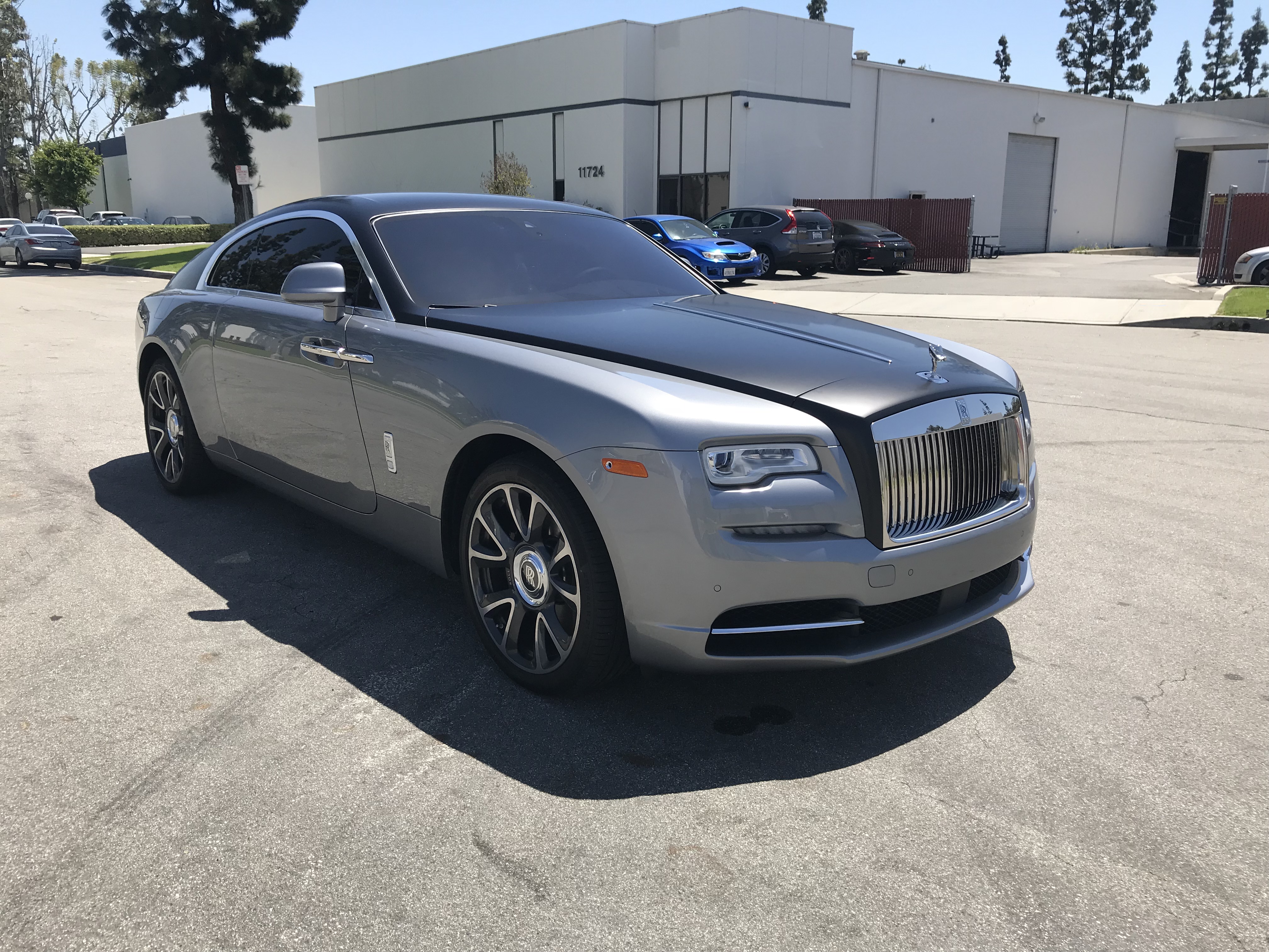 Opulent Harmony: Rolls Royce Wraith Awakens in Two-Tone Elegance