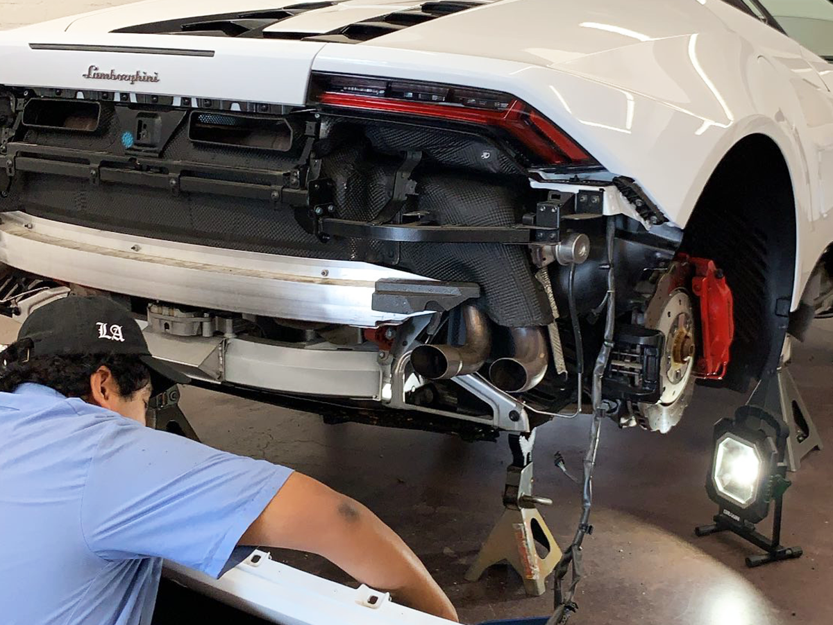Wrap Bullys vehicle wrap installation shop in Gardena California